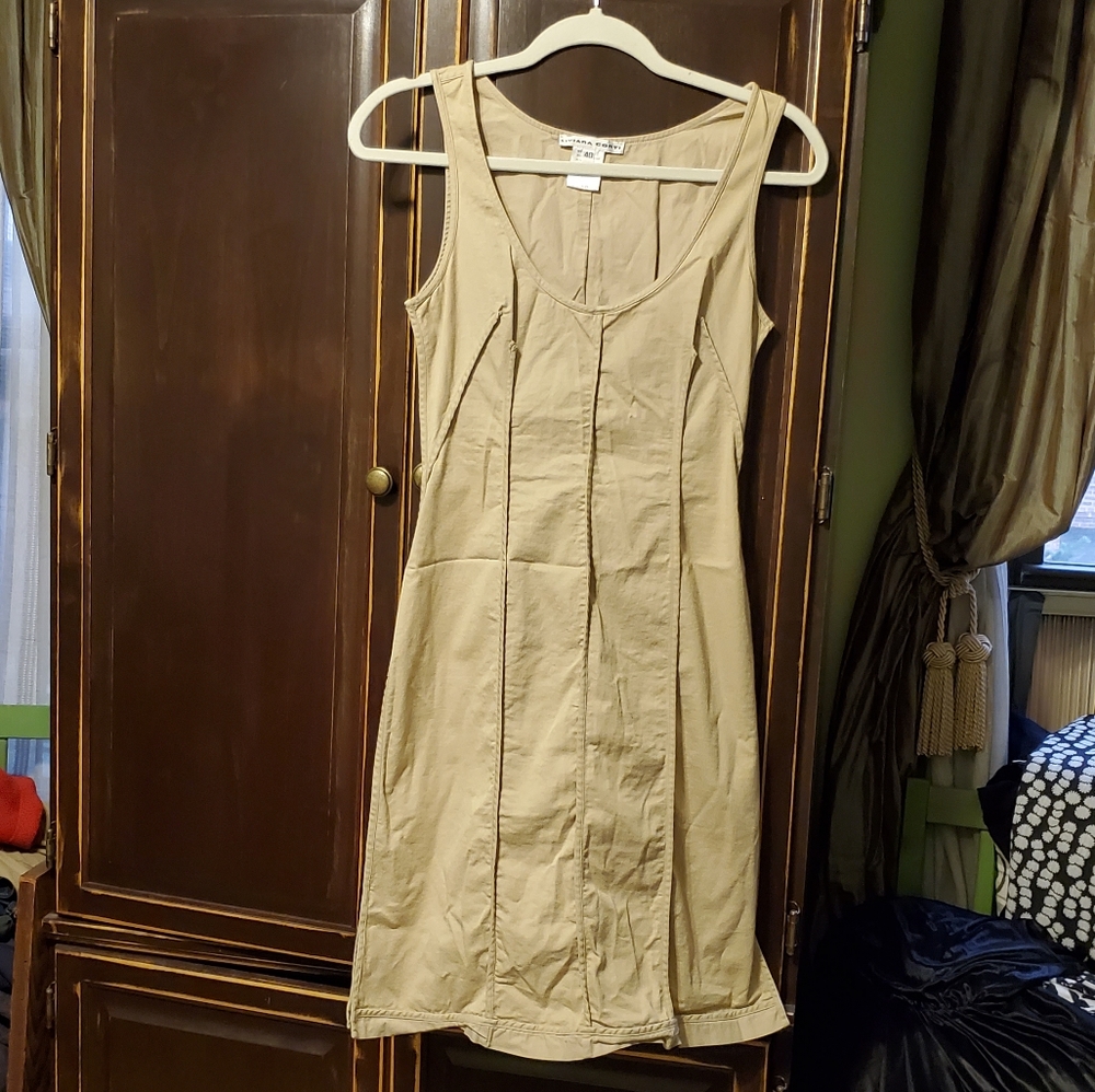 sleeveless dress with raised seam accents